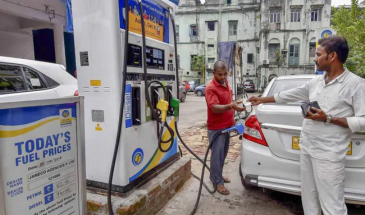Petrol Price slashes by Rs 9.5, Diesel by Rs 7 as centre steps in to contain inflation