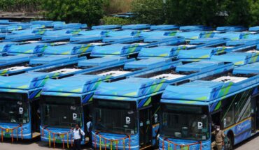 Kejriwal flagged off 150 electric buses in Delhi to reduce pollution