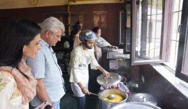 Gahlot inspects Nirmal Chhaya Complex; celebrates World Environment Day with residents 